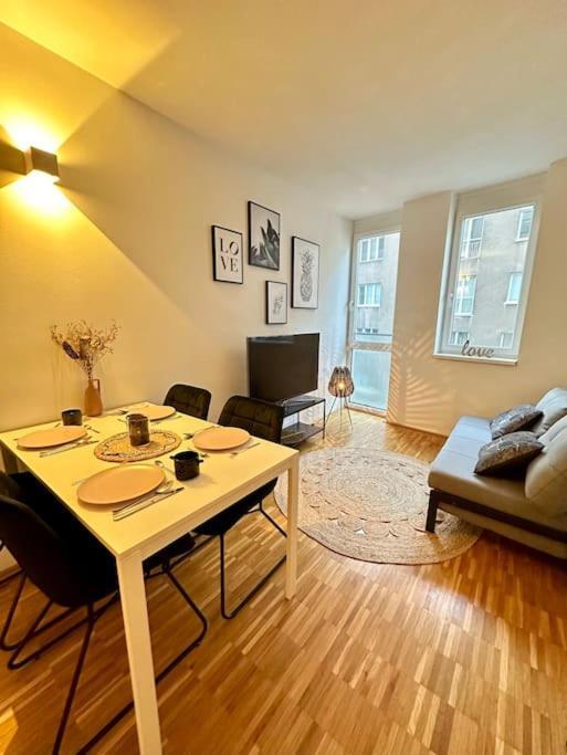 3-Room Vienna Centrale Suite Kültér fotó